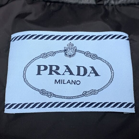 CW0344 Prada Black Nylon Puffer Jacket Cropped Fit With Zipper Closure & Logo - Picture 6 of 8